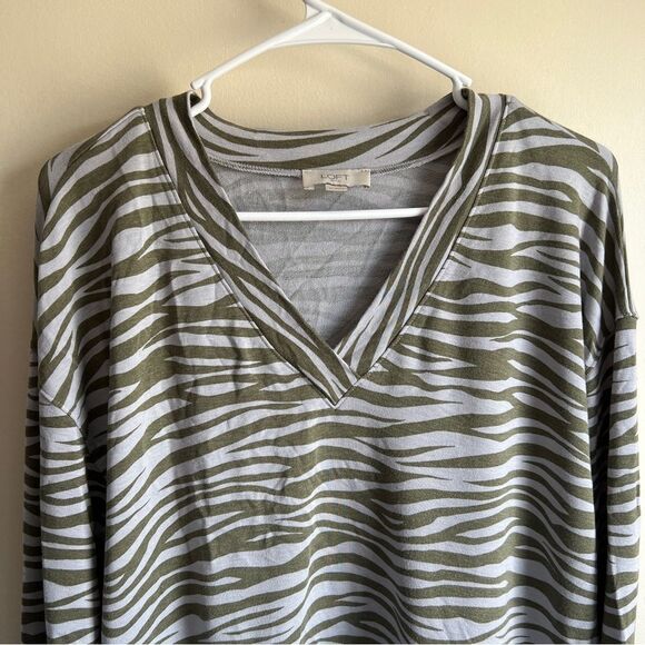 Loft Gray Green Animal Print V-neck Comfy Pullover Sweatshirt - Picture 3 of 5